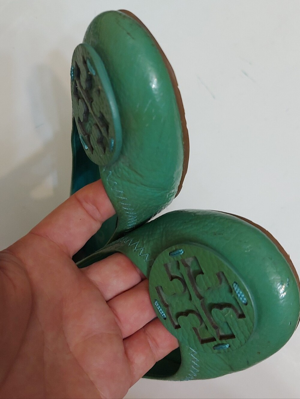 Tory Burch Green Logo Leather Ballet Flats Size 7.5 - Picture 3 of 7